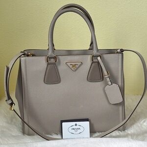 💯Authentic PRADA Saffiano Leather Medium Top Handle Tote Bag🍀